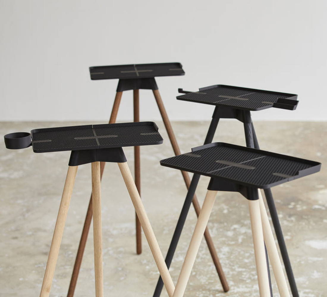 Laptop Race Table - Eiche Natur / Telefon-, Handtuch- und Getränkehalter